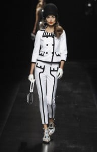 Défilé Moschino printemps/été 2013