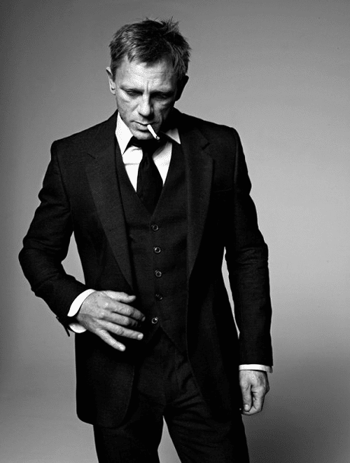 Daniel Craig en costume de dandy