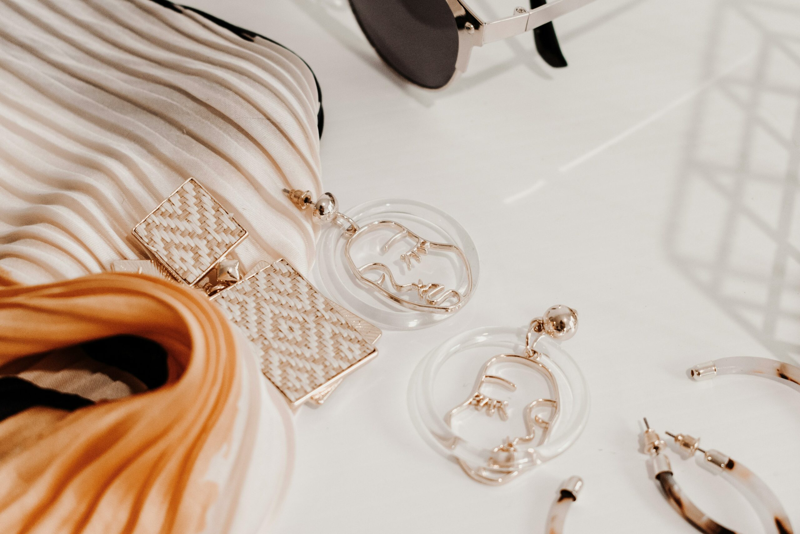 Les accessoires de mode qui changent un look sans effort